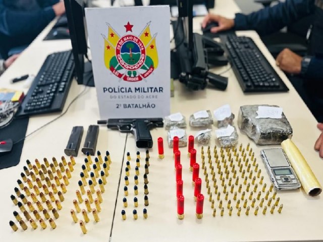 PM prende homem com arma de fogo, drogas e mais de 200 munies de calibres variados