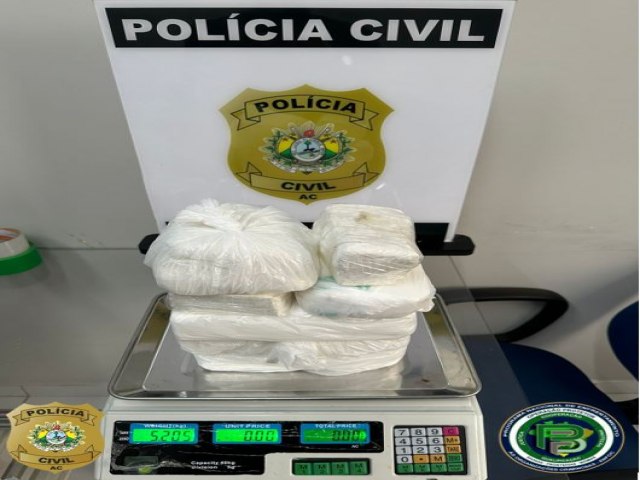 Em Cruzeiro do Sul, traficante foge da Polcia Civil e larga mochila com quase seis quilos de drogas