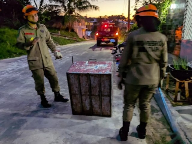 Morador de Cruzeiro do Sul encontra Jararaca de quase dois metros no quintal de casa e aciona Corpo de Bombeiros