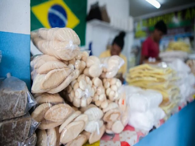 Comerciantes do Mercado Samambaia em Cruzeiro do Sul denunciam ms condies estruturais e pedem providncias  Prefeitura