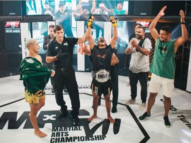 Lutador do AC fatura cinturo em evento de MMA, trabalha como camel no RJ e sonha com UFC