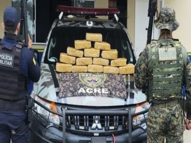 Foras de segurana apreendem 16 kg de maconha, avaliados em R$ 154 mil, em nibus no Acre