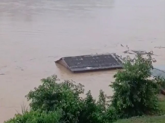 Enchente do Rio Juru tambm arrasta casa em Marechal Thaumaturgo