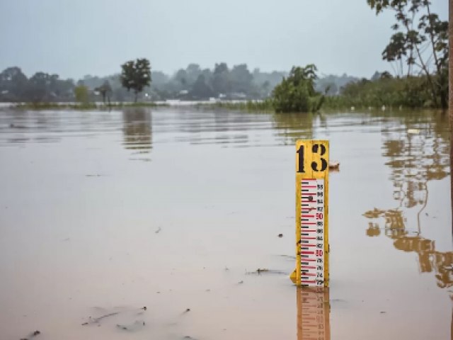 Rio Juru se aproxima da cota de transbordo em Cruzeiro do Sul, gerando preocupao entre ribeirinhos