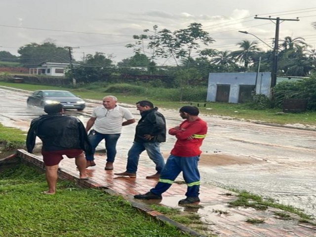 Secretrio averigua situao da Avenida Japiim e garante que o trfego  seguro 