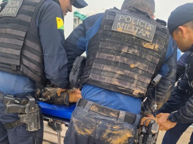 Polcia Militar efetua priso de homem por ameaa, resistncia, desobedincia e desacato em Cruzeiro do Sul