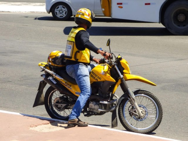 Criminoso armado leva veculo de mototaxista em Cruzeiro do Sul