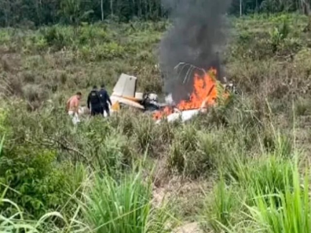 URGENTE: Avio de pequeno porte cai prximo a pista de pouso no interior do Acre