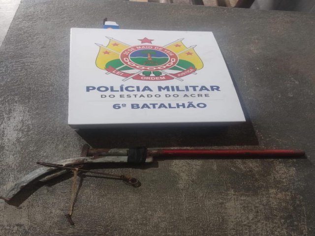 Policia Militar atende ocorrncia de localizao de arma de fogo em frente  loja de Cruzeiro do Sul