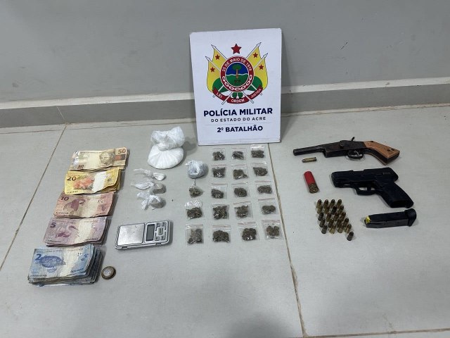 Policiais militares do Segundo Batalho apreendem trs armas de fogo em uma noite