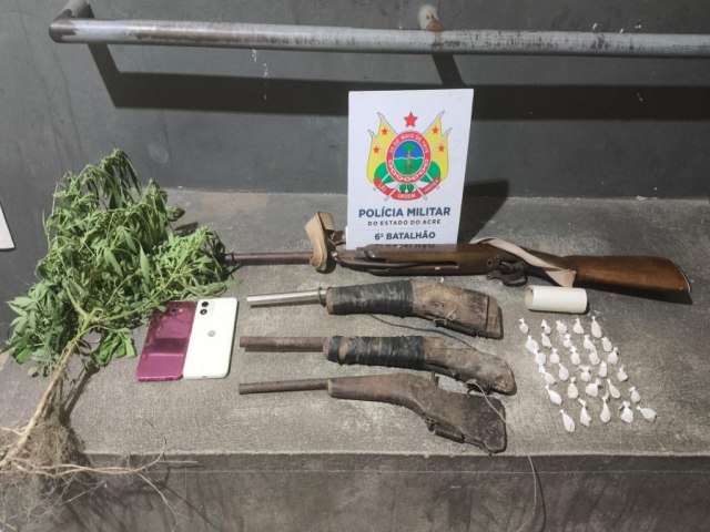 Drogas e armas de fogo so apreendidas pela PM na zona rural de Cruzeiro do Sul