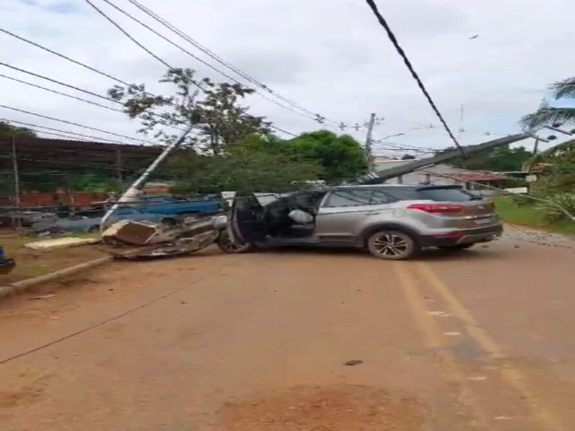 Perseguio policial termina com acidente grave em Rio Branco; poste cai em cima de carro