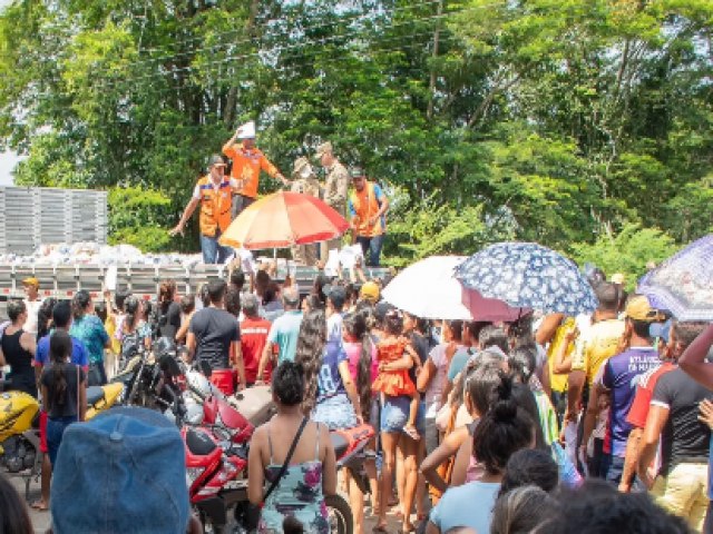 Cruzeiro do Sul inicia entrega de sacoles s vtimas da enchente do Rio Juru