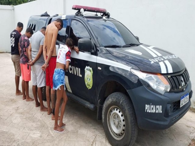 Operao da Polcia Civil em Mncio Lima prende tesoureiro de faco e mais quatro pessoas em posse de armas, drogas e dinheiro