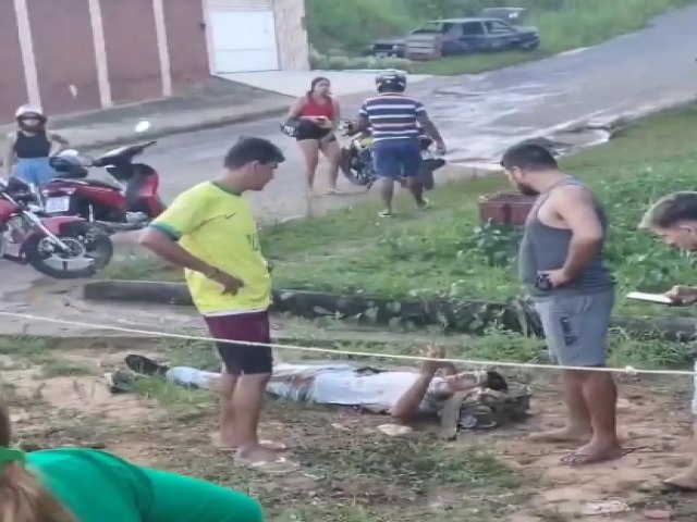 Motociclista sem CNH colide contra veculo da Polcia Civil em Cruzeiro do Sul