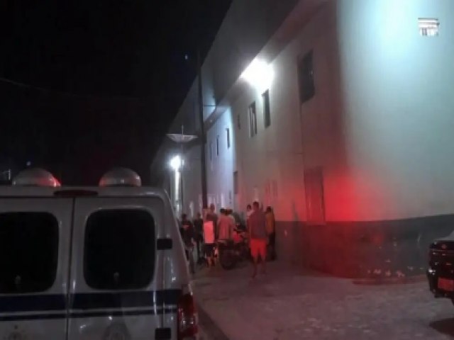 Adolescente cai de janela de apartamento ao tentar matar aranha no Acre