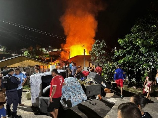 Incndio na cidade de Guajar-AM atinge duas casas, mas ao rpida evita maiores danos