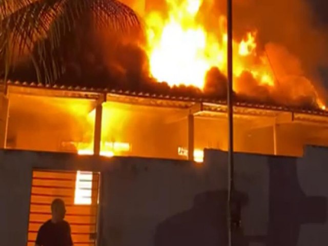 Casa de idosa  destruda por incndio no interior do Acre