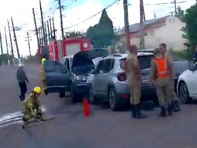 Grvida em Amarok invade contramo e colide contra carro de Comandante dos Bombeiros