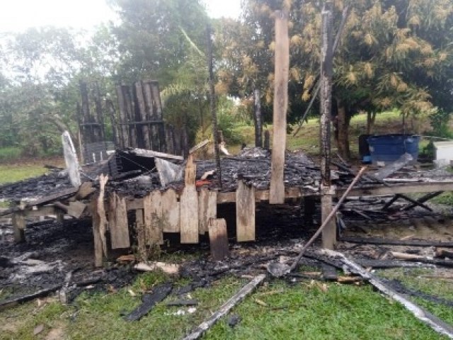 Homem toca fogo na Casa da Sogra Aps Fim de Relacionamento em Marechal Thaumaturgo