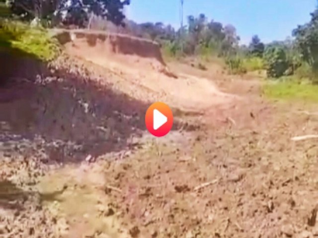 Rio seca e leito vira lamaal em Feij, no interior do Acre