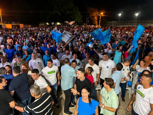 Quase trs mil pessoas comparecem  conveno que oficializa Z Luiz e Andinho como pr-candidatos