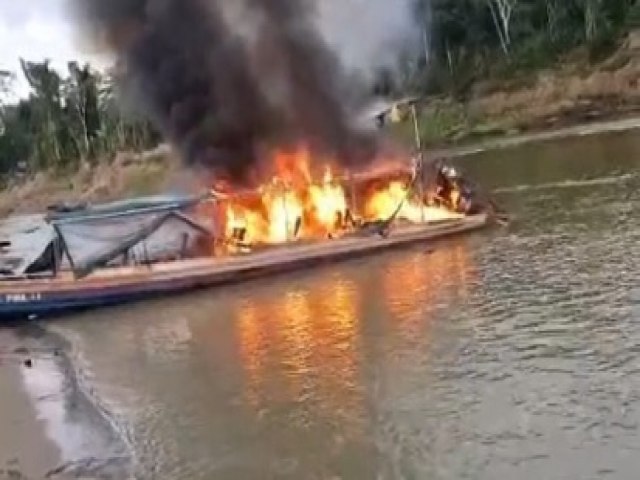 Recm-nascido de 10 dias estava em embarcao que pegou fogo no rio Juru