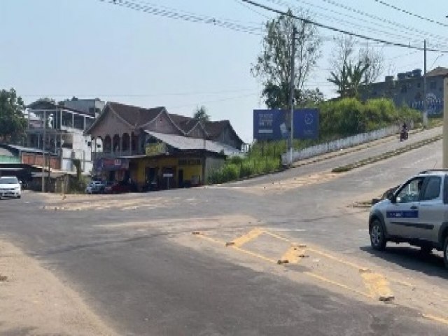 Acidente entre carro e bicicleta na Av. Copacabana deixa uma pessoa ferida em Cruzeiro do Sul