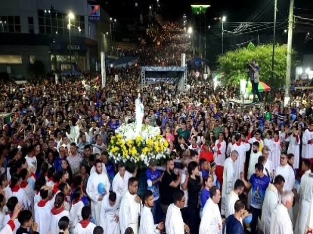 Cerca de 50 mil fiis se renem em Cruzeiro do Sul no encerramento do Novenrio de Nossa Senhora da Glria