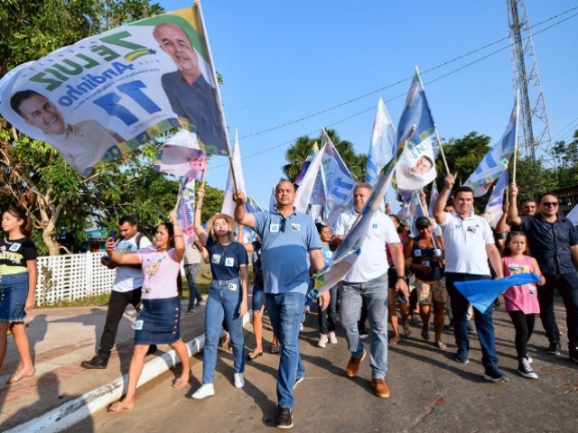 Caminhada do 11 rene milhares em Mncio Lima em apoio a Z Luiz e Andinho