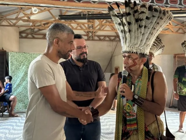 Alan Rick e ex-Flamengo Lo Moura inauguram primeira escolinha do craque rubro-negro em territrio indgena