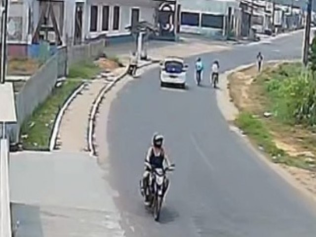 Adolescente de 14 anos quebra o brao ao tentar ultrapassagem de moto em Guajar