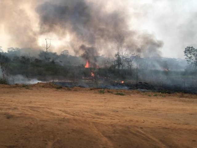 Incndio na rea de mata prxima ao Deracre preocupa corpo de bombeiros em Cruzeiro do Sul