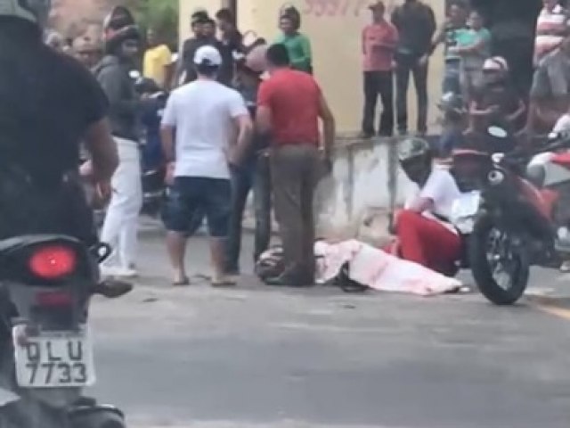 Grave acidente  registrado na rotatria da Rua Copacabana, em Cruzeiro do Sul