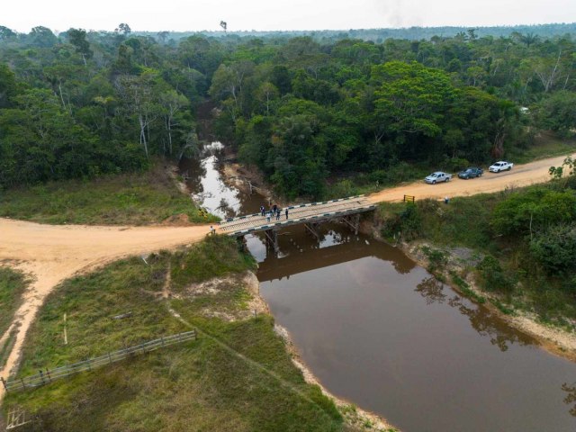 Deracre vistoria obras da AC-405, pavimentao do ramal Macaxeiral I e Ponte do Viola