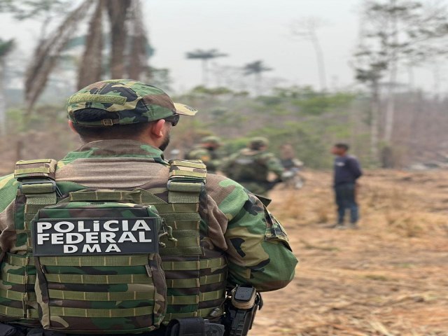 Polcia Federal prende homem incendiando rea dentro da Reserva Chico Mendes