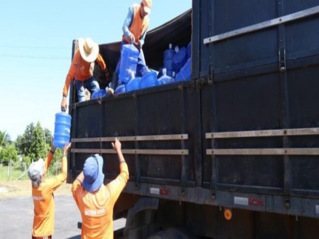 Governo entrega gua potvel para famlias no Vale do Juru 