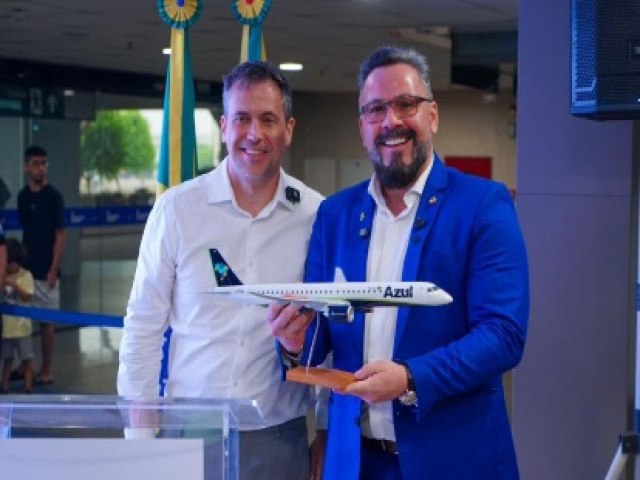 Azul Linhas Areas homenageia senador Alan Rick pelo trabalho realizado em prol de mais voos para o Acre