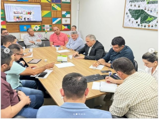 Prefeito eleito de Mncio Lima viaja at Rio Branco para debater fim dos lixes e criao de aterros sanitrios