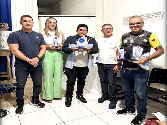 Secretrio Jnior Pinho rene educadores e celebra melhorias na educao de Mncio Lima 