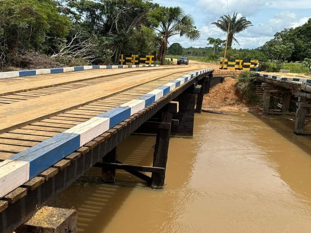 Comunidade dos Caetanos ganha nova ponte sobre o igarap Branco, em Mncio Lima