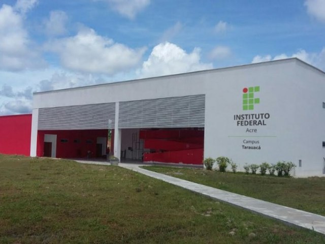 Estudantes relatam ter encontrado poss�vel larva em merenda do IFAC de Tarauac�; dire��o afirma que empresa foi notificada para esclarecer o caso