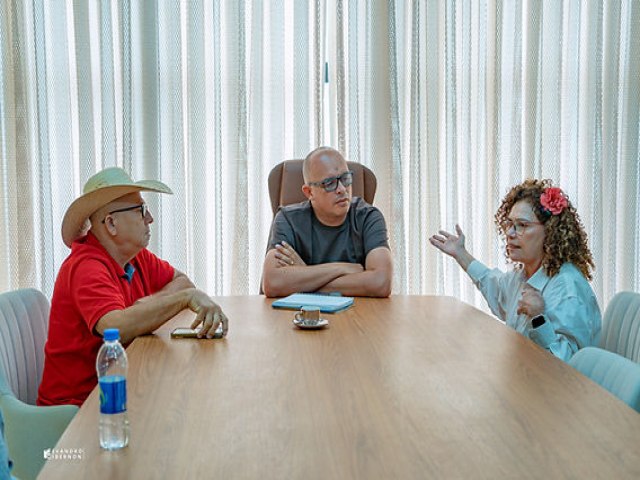 Prefeito Z� Luiz recebe Perp�tua Almeida e presidente da Coopercaf� para discutir investimentos em M�ncio Lima