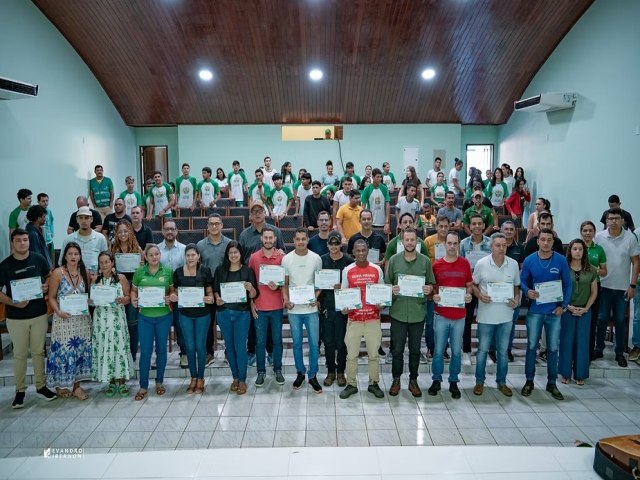 Prefeito Z� Luiz certifica 31 fazedores de cultura e fortalece investimentos na cultura de M�ncio Lima