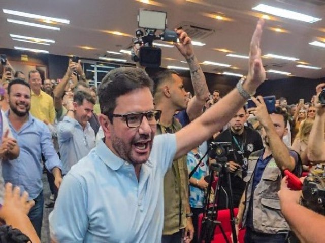 Ao lado de Mailza e J�ssica, Gladson reafirma pr�-candidatura ao Senado: �sou candidat�ssimo�Ao lado de Mailza e J�ssica, Gladson reafirma pr�-candidatura ao Senado: �sou candidat�ssimo�