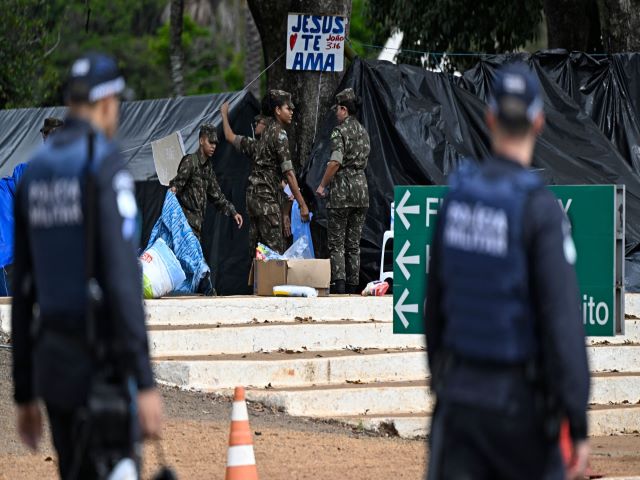 Presos no QG do Exrcito chegam a 1.200; 204 foram detidos domingo