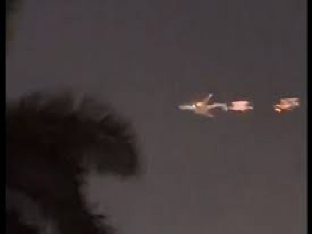Avio faz pouso de emergncia, em Miami, aps pegar fogo durante voo 