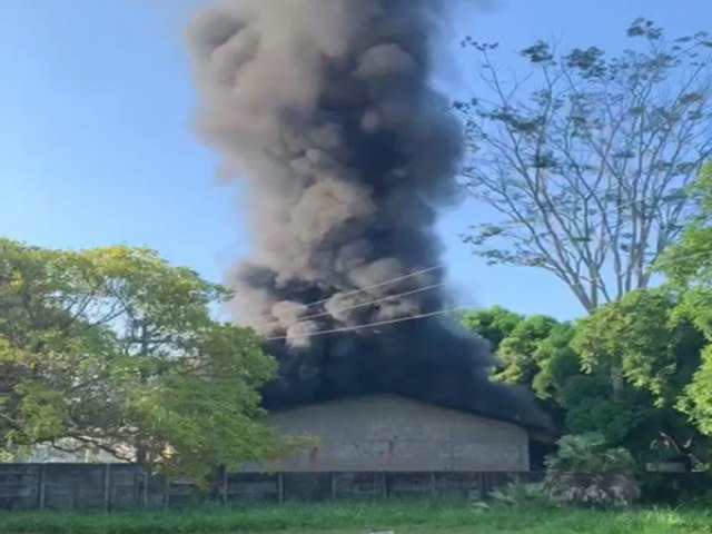 Incndio atinge prdio da Uespi na Zona Norte de Teresina