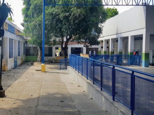 Criana de 12 anos  flagrada com arma de fogo dentro de escola na Zona Norte de Teresina