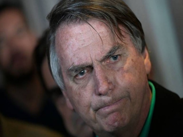 PF indicia Bolsonaro, Cid e deputado por falsificao de certificado vacinal